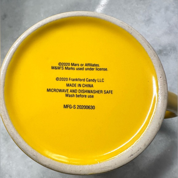 M&M's Yellow Coffee Tea 16 Oz Mug- "Inside Everyone There's A Little Nut" NWOT - Picture 3 of 9